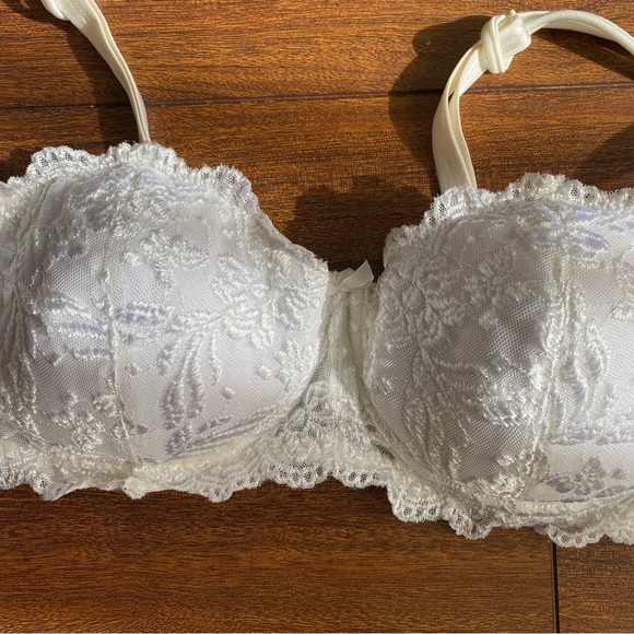La Vie En Rose Padded Lacy Bra Pure White 36D - Picture 2 of 8
